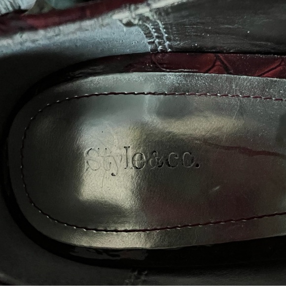 Red Suede & Embossed Leather Heels size 9.5 - Picture 2 of 4